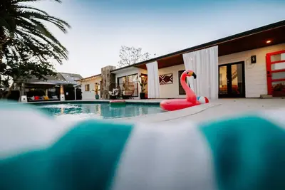 Image de Central Sd• Luxury Home+Casita, Pool•Bbq•Sleeps10
