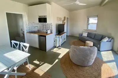 Image de Experience Serenity In A Unique Strawbale Retreat With Breathtaking Views