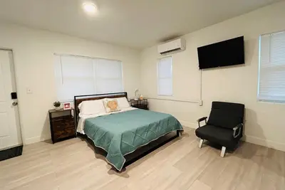 Image de 2536 Modern Studio in Historic Area