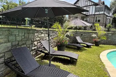 Image de Peaceful escape! Private 1br apt w/ stone Fp, pool & pickleball court.