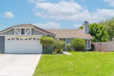 Image de 4br Family Home | Large Yard, Parking, Remodeled