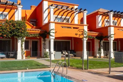 Image de Rose House - Free Wifi - Pool -private parking