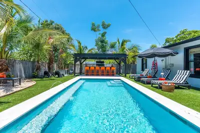 Image de Modern Deluxe Palm Beach Coco Villa & Pool Bar!