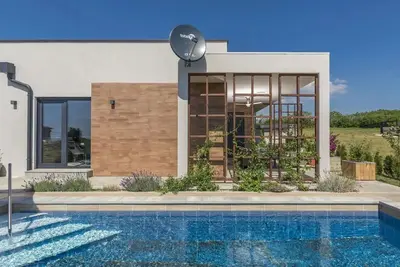 Image de Maison de vacances privée avec piscine privée, Wifi, climatisation, Tv, terrasse, animaux admis