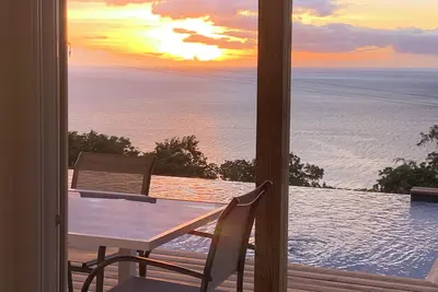 Image de Kaz Caraibe Bouillante « Appart Horizon » vue mer, piscine à débordement