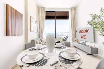 Image de Elegant Unit Sleeps 3  in Jvc with Canal Views