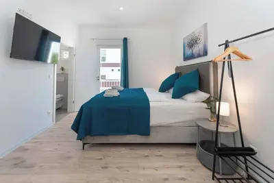 Image de LiT LiVING: Luxus | Box SprIng | Kitchen | Parking