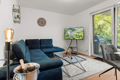Image de LiT LiVING: Luxus | Box SprIng | Parking | Garten