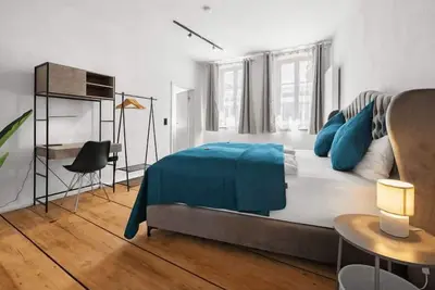 Image de LiT LiVing: Luxus – Box SprIng – Balkon – Parkplatz