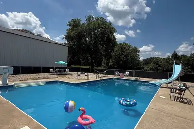 Image de Spacious 5-bedroom house with large in-ground pool and 4800 sq ft barn in Marion