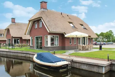 Image de Stunning home in Idskenhuizen with sauna