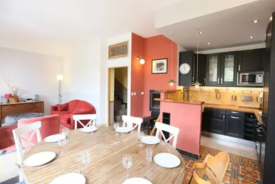 Image de Maison de caractère, beaux volumes, jardin arboré, au calme, parking gratuit