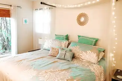 Image de Close to Nathan Benderson-Owl's Nest Eco-Cottage