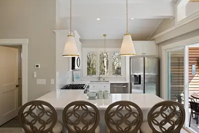 Image de Brand New House steps away from Parker River Beach