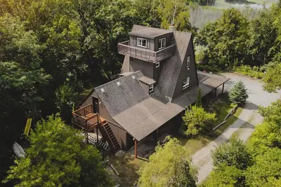 Image de Hilltop Haven - Lake Huron Cottage!