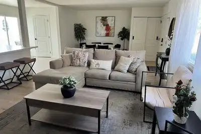 Image de 3-Bedroom Modern Townhome in welcoming Old Town Scottsdale with Pool, Ac