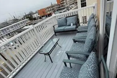 Image de Spacious apartment, near restaurants and boardwalk