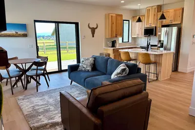 Image de Glacier Peak Getaways – Wake Up to Big Sky Beauty!