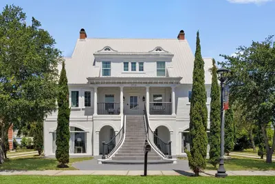 Image de Seaside Retreat-Spacious 5 bedroom 3. 5 bath condo near beach, dining & shopping