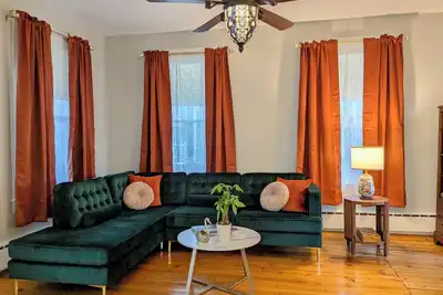 Image de Victorian charm with modern conveniences in the heart of Schroon Lake, Ny.