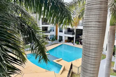 Image de New & Cozy - Hot Jacuzzi 3br Condo Great location