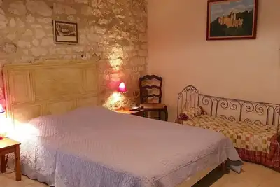 Image de Maison de caractère avec piscine privée. 10 personnes en vallée du Lot.