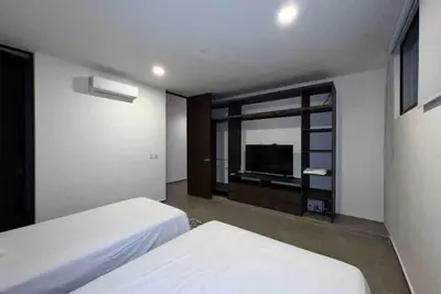 Image de Townhouse in a residential complex 10 minutes from downtown.