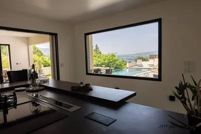 Image de Maison Selha luxe Montferrat magnifique vue lac + piscine a débordement 180m2