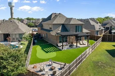 Image de Spacious Luxe Stay | 5br/5ba | Turf Yard + Putting Green | Sleeps 12+