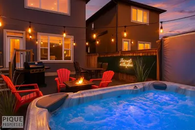 Image de *Mayfield Manor*Hot Tub*KingBed*FireTable*Bbq*Wifi