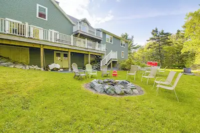 Image de 1 Mi to Acadia National Park: Spacious Retreat!