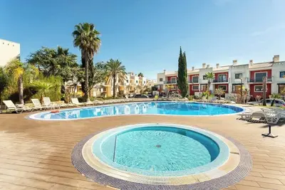 Image de Grand Villa w/ Garden, Pool & Jacuzzi by HostWise