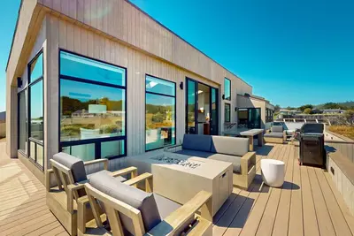 Image de Stunning Ocean View Retreat with Private Hot Tub & Bbq - Shared Pools & Tennis