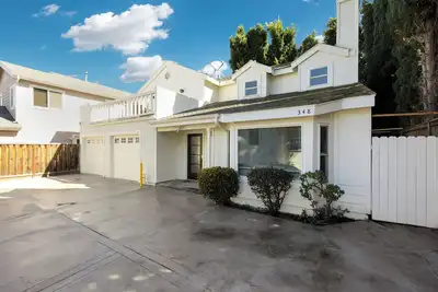 Image de Modern & Stylish Long Beach Home Walk to the Beach