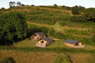 Image de Maple, Birch and Oak Safari Tent, three family friendly tent in Devon