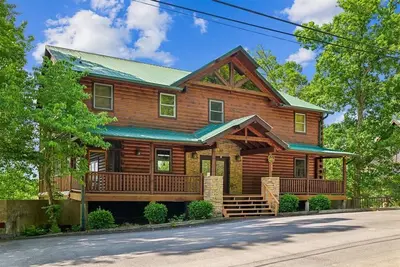 Image de Grand Smoky Mountain Cabin w/ Views & Hot Tub