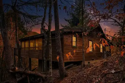 Image de Cozy Cabin w/ Hot Tub & Gas Fireplace
