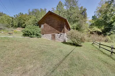 Image de Cozy Rustic Charm w/ Jacuzzi Tub & Hot Tub