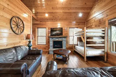 Image de 1 Bedroom Cabin w/ Pool Table & Hot Tub