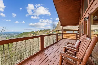 Image de Charming Wooded Cabin w/ Game Area & Views