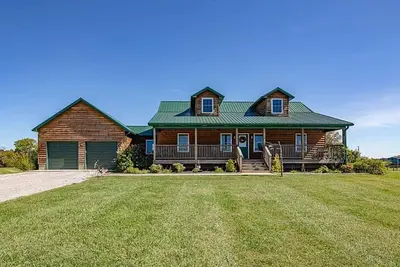 Image de New Luxury Bourbon Trail Cabin • Pool • HotTub • Firepit • Game Room • Theater