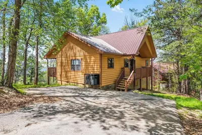 Image de Cozy Cabin Near Dollywood w/ Hot Tub & Games