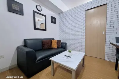 Image de Appartement 1 chambre confortable avec balcon et vue sur la ville à Grace Res
