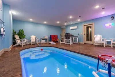 Image de Luxe Cabin w/ Mini Golf, Indoor Pool & Views