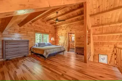 Image de Lakeside Lodge |Family Cabin w/Hot Tub & Waterfall