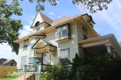 Image de The Grand Rapidian- Historic 4-bedroom House with Fenced in Yard! Pet Friendly!