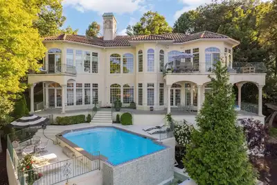 Image de Ultra Luxury Lakefront Estate in Porto Cima Gv