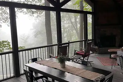Image de Dog-Friendly Summer Cabin Hot Tub, Fire Pit & Mountain Views for August Getaways