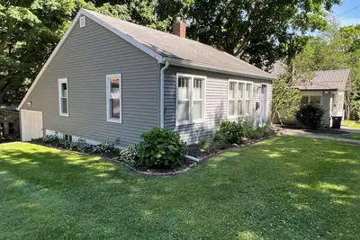 Image de Charming 2-bedroom cottage in Buchanan with Ac, WiFi, Centrally located!