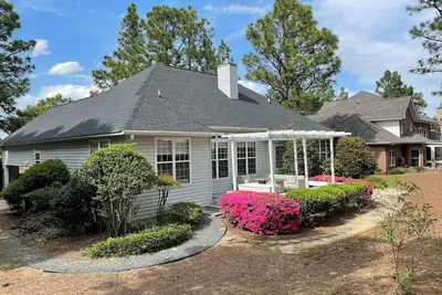 Image de Dw Sanctuary on 2nd tee box of Course 6- 3 bedroom house in peaceful Pinehurst